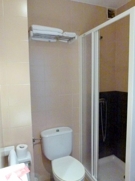 Hostal Chiquin Tapia De Casariego Room photo