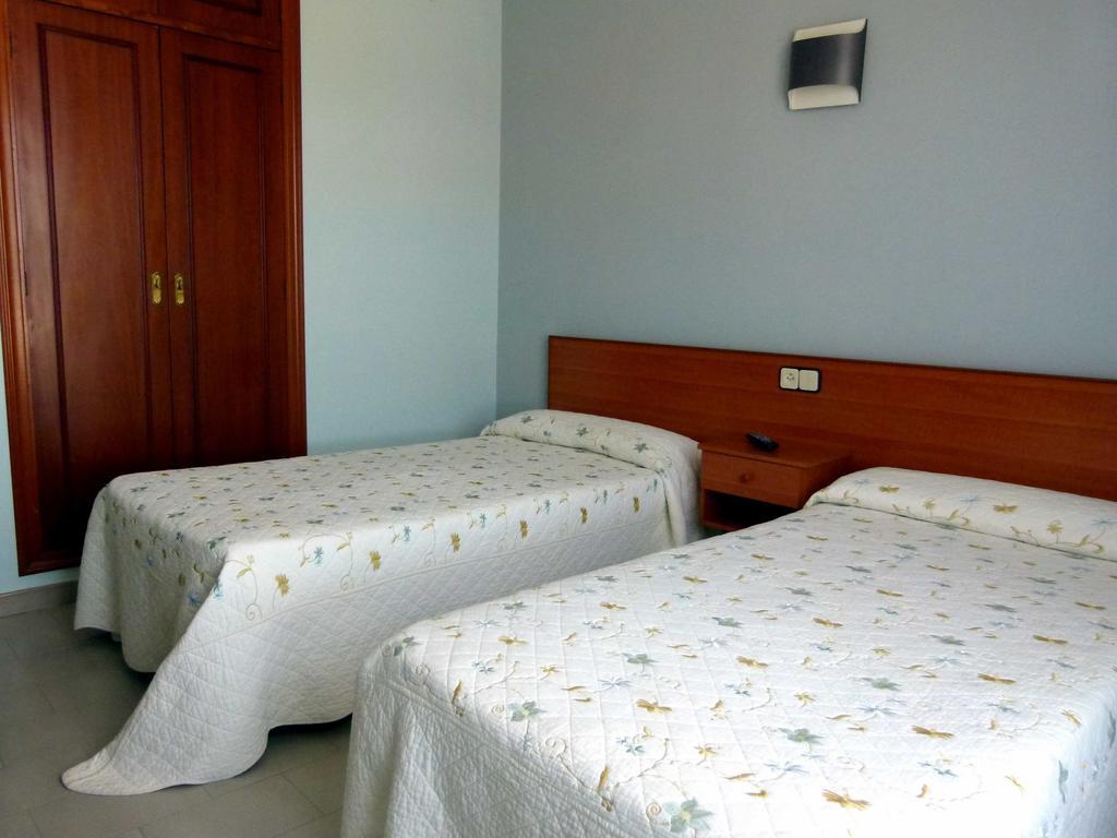 Hostal Chiquin Tapia De Casariego Exterior photo