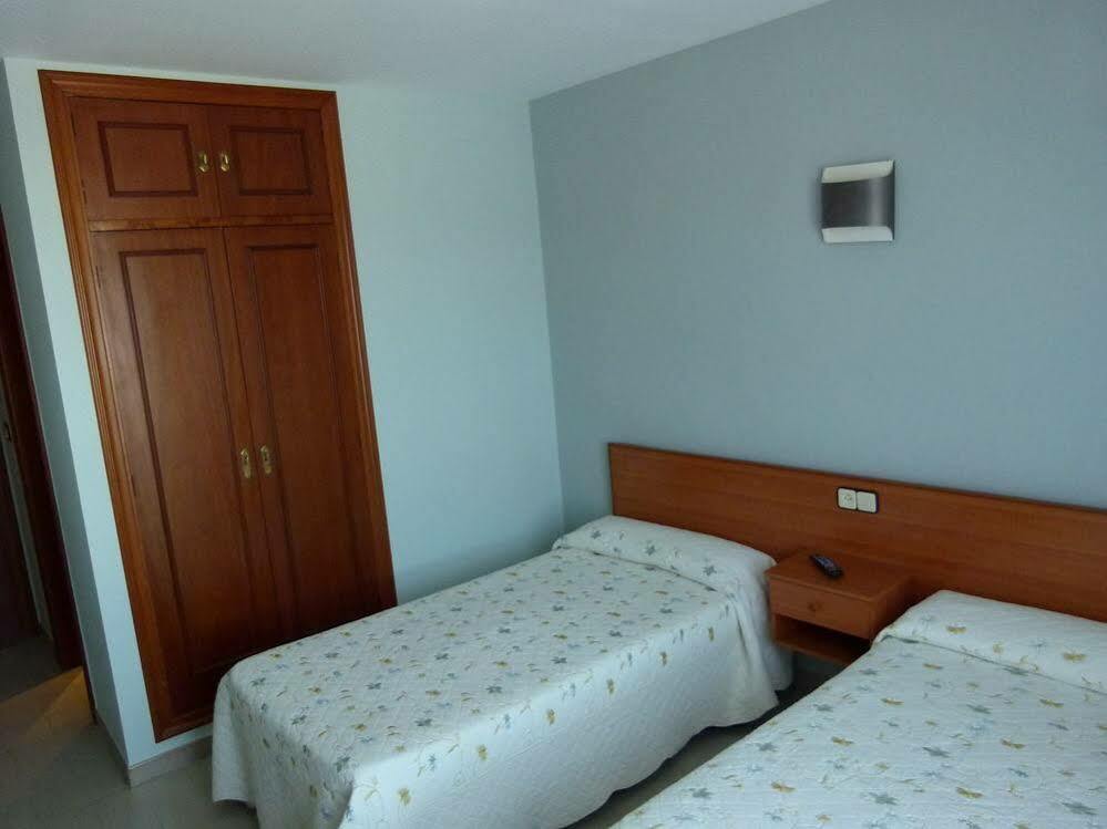 Hostal Chiquin Tapia De Casariego Exterior photo